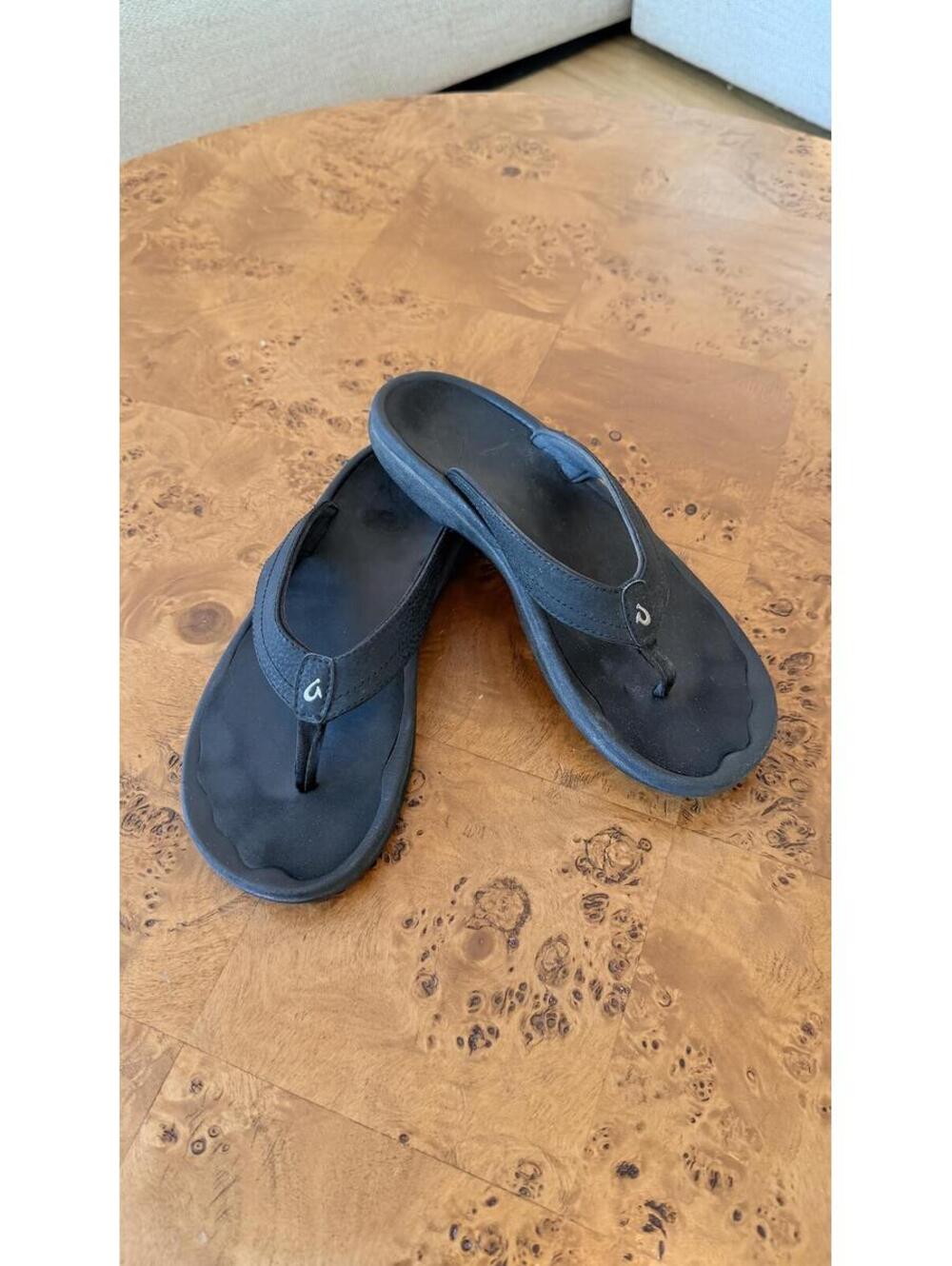 Olukai Black Flip Flop Sandals Size 8